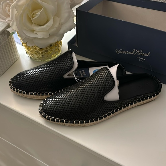 Universal Thread Shoes - NWB mules with straw bottom
